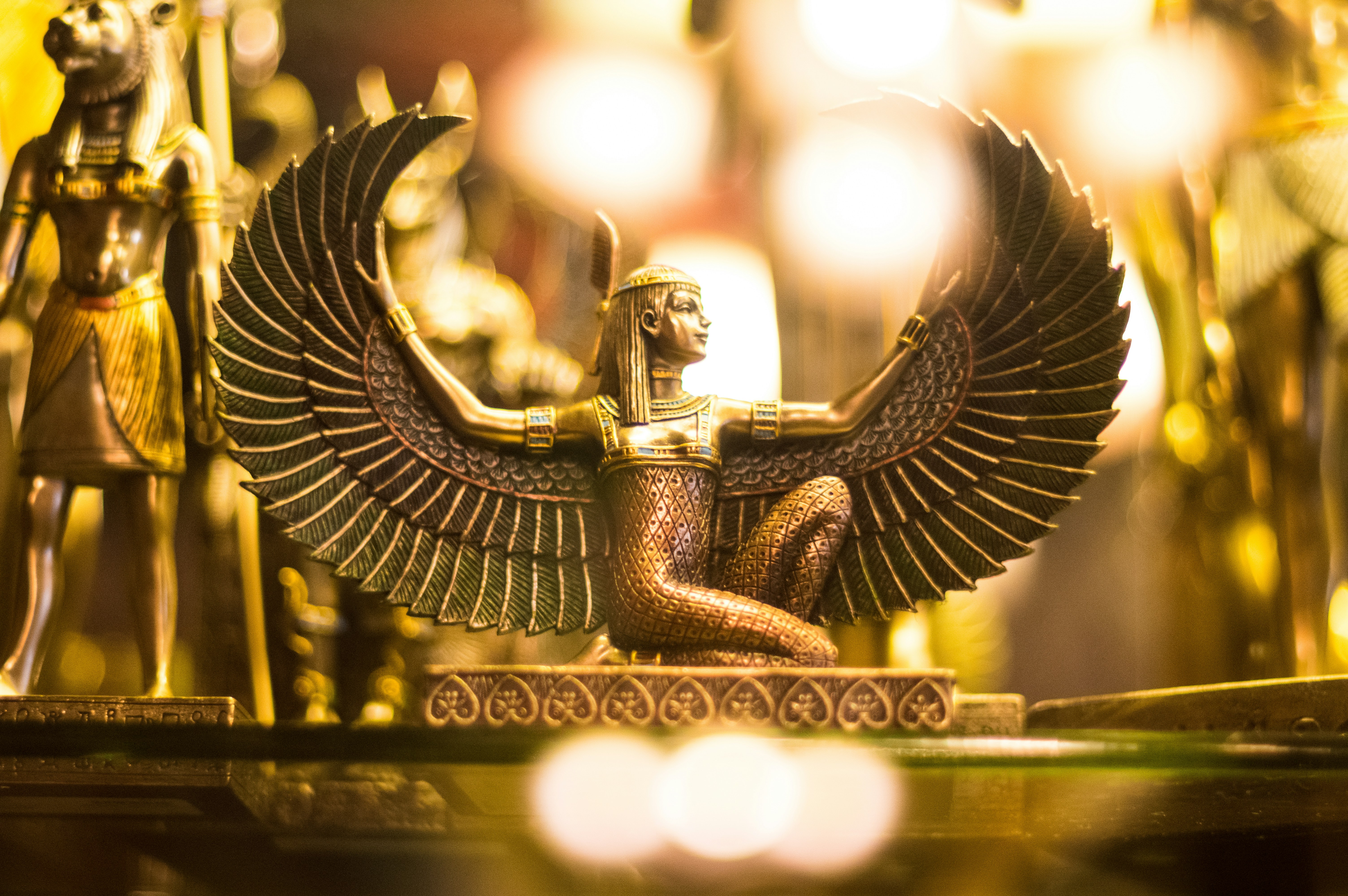 Cleopatra’s Beauty Secrets: Crystals, Oils & Ancient Ritual Rituals Explained