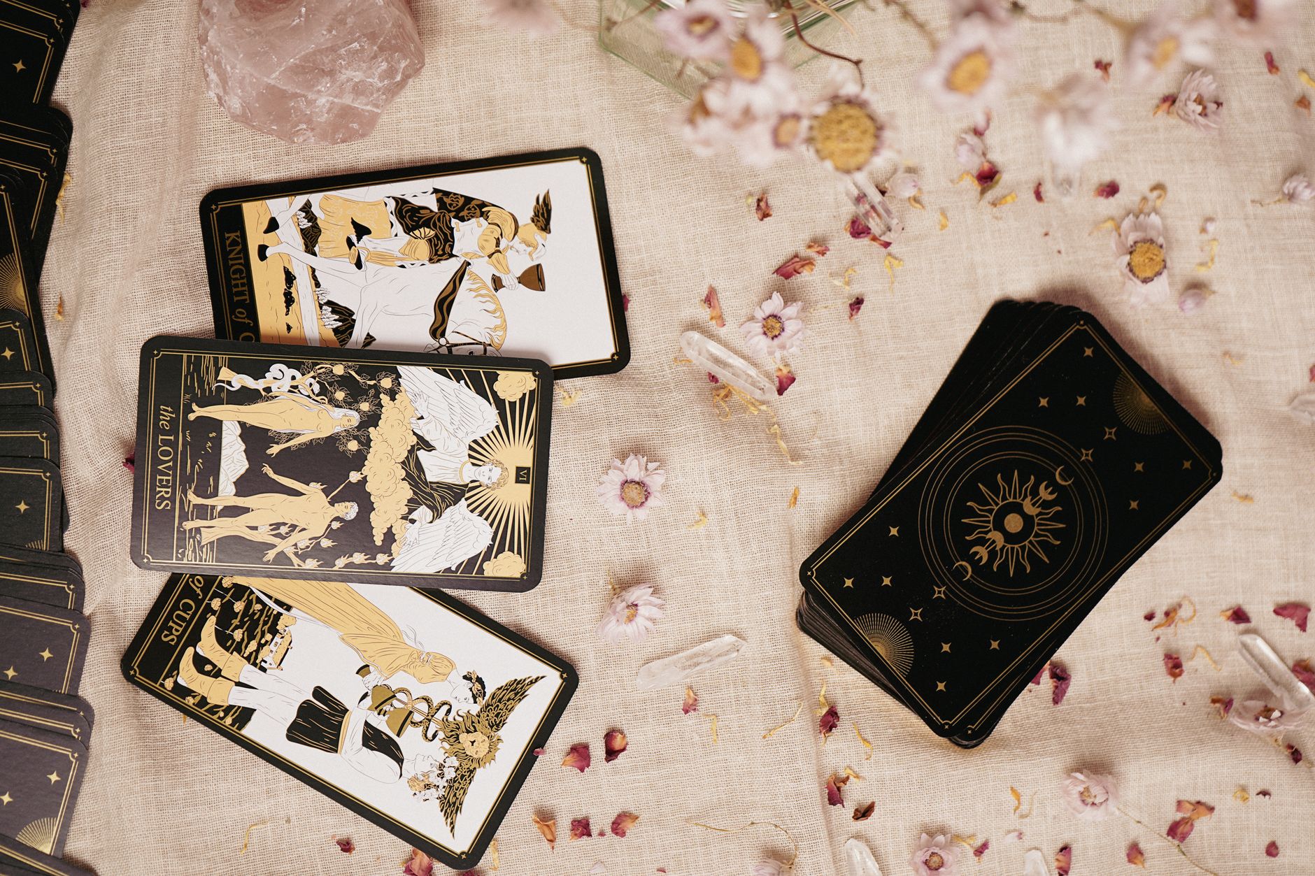 How Tarot Cards Work: Meaning, Benefits & Life Guidance